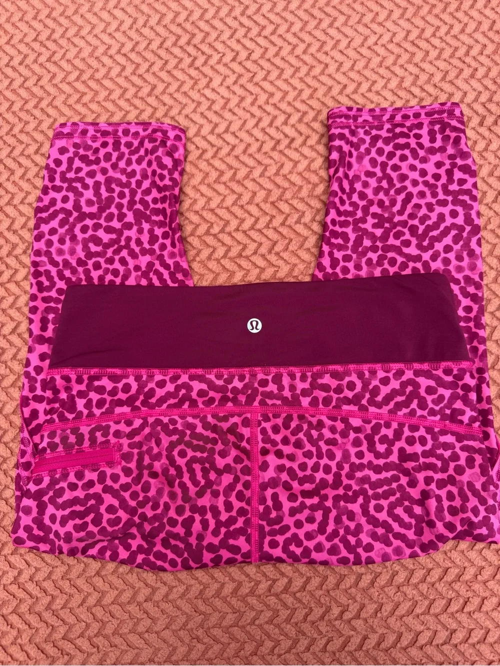 Women’s Lululemon lot 4 yoga pants/leggings. I’ll are in mint condition.